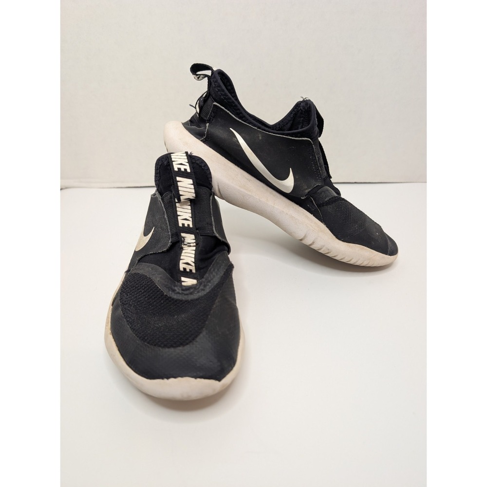 Nike Kids Flex Runnerโ Black/White Slip-on Running Shoes Size 3.5 Y